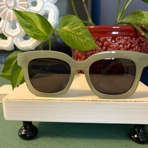 Diff Eyewear Green Sunglasses
